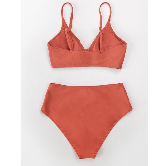 Brand new two piece - Picture 3 of 5